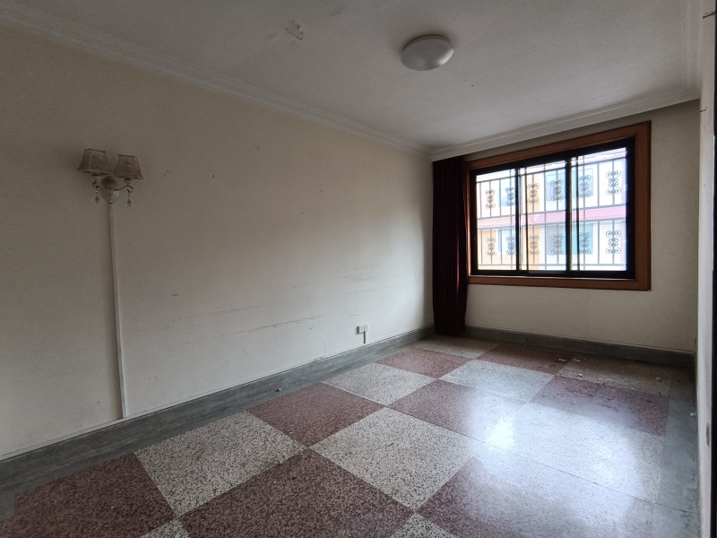 7室2廳2陽臺 鑫苑小區(qū)別墅臥室