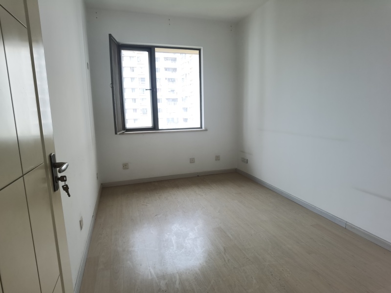 3室2廳1陽(yáng)臺(tái) 銀海城市花園臥室