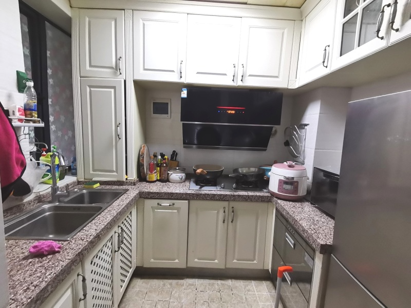 3室2廳1陽臺 經(jīng)典雙城二、三期廚房