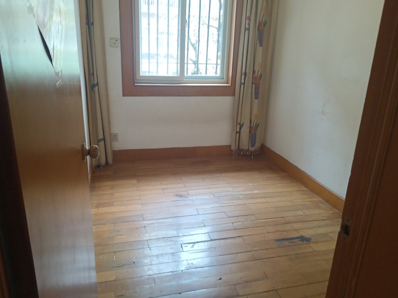 3室2廳1陽(yáng)臺(tái) 白馬小區(qū)臥室