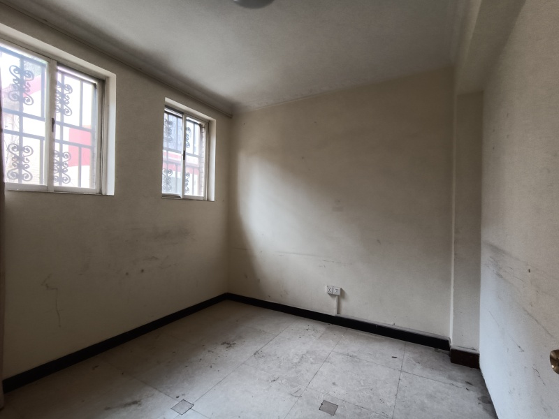 7室2廳2陽臺 鑫苑小區(qū)別墅餐廳