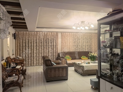 5室2廳3陽(yáng)臺(tái) 西麗園客廳