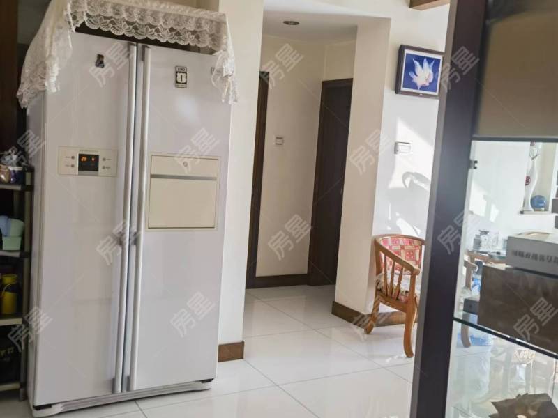 5室2廳3陽(yáng)臺(tái) 西麗園客廳