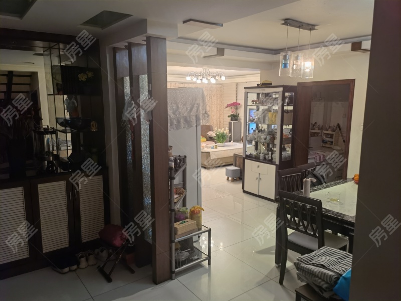 5室2廳3陽(yáng)臺(tái) 西麗園門(mén)廳