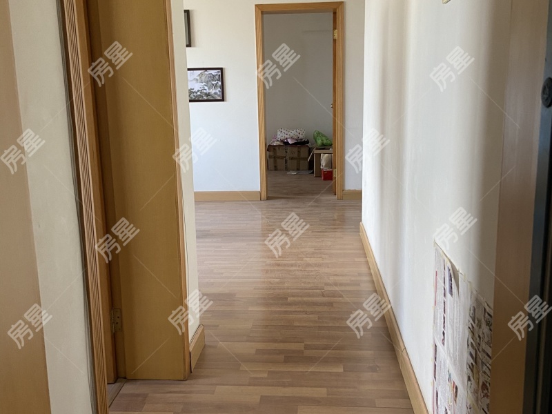 3室2廳1陽臺 無線電廠宿舍（建設(shè)路238號）門廳