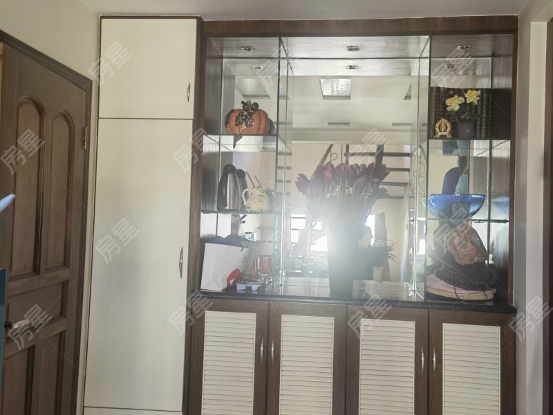 5室2廳3陽(yáng)臺(tái) 西麗園門(mén)廳