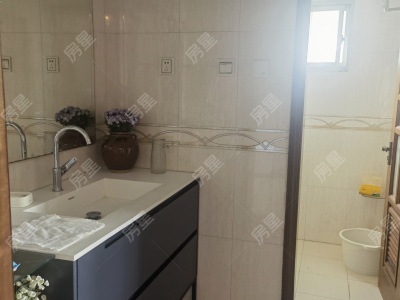 5室2廳3陽(yáng)臺(tái) 西麗園衛(wèi)生間