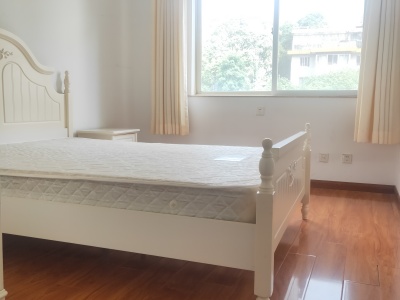 3室2廳1陽(yáng)臺(tái) 水晶宮