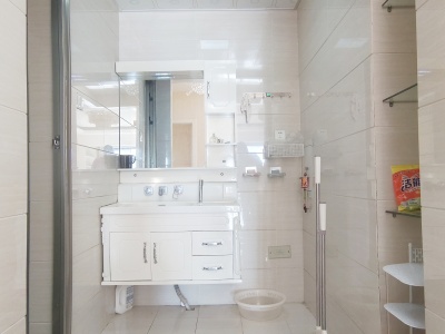 3室2廳2陽(yáng)臺(tái) 圣世一品