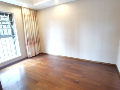 4室2廳2陽臺(tái) 七彩俊園