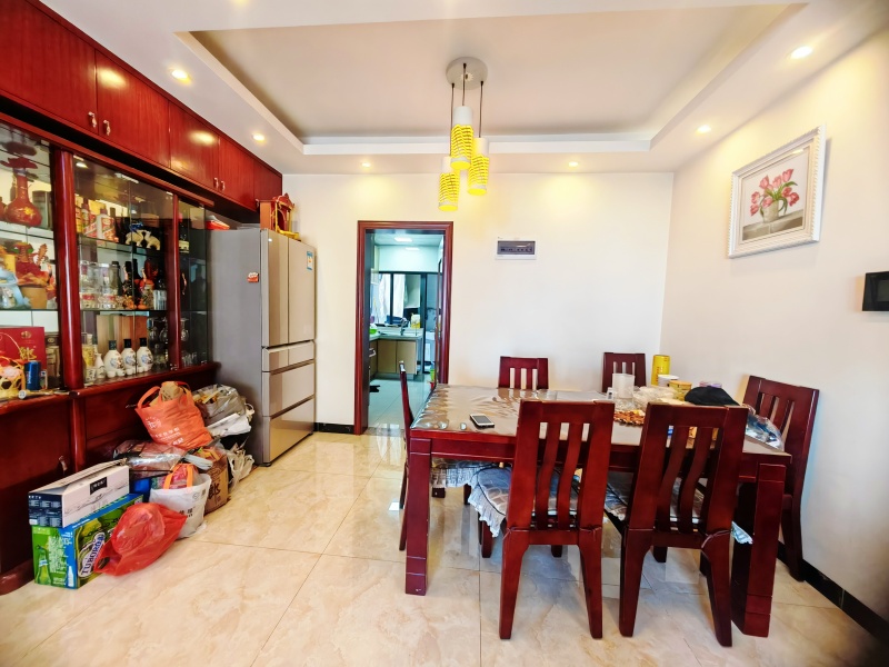 4室2廳1陽臺(tái) 同德昆明廣場(chǎng)A區(qū)餐廳