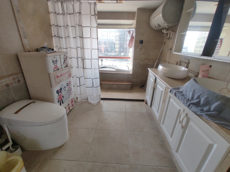 4室2廳2陽臺 南亞風(fēng)情第壹城星辰苑衛(wèi)生間