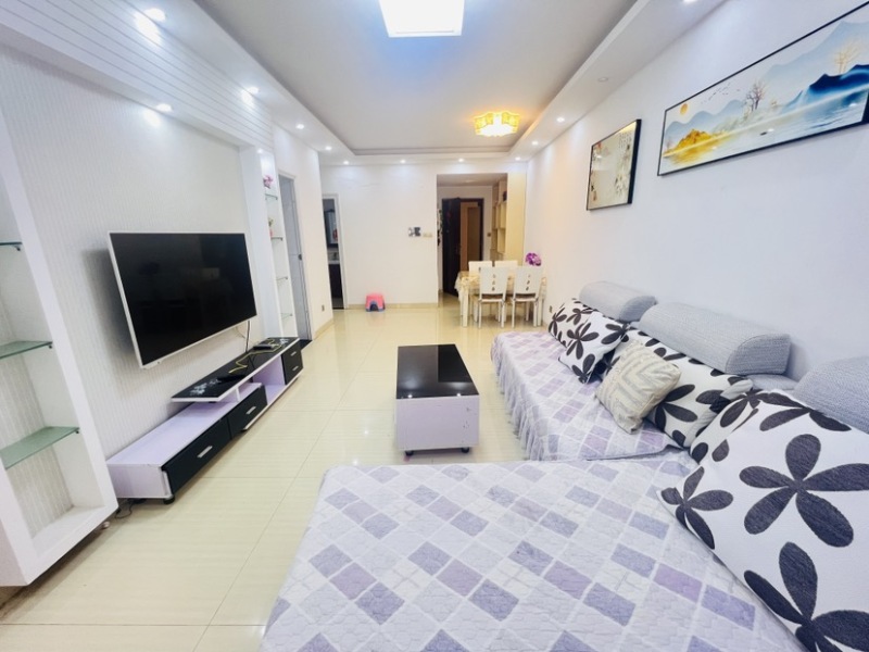 3室2廳1陽(yáng)臺(tái) 龍湖水晶酈城客廳