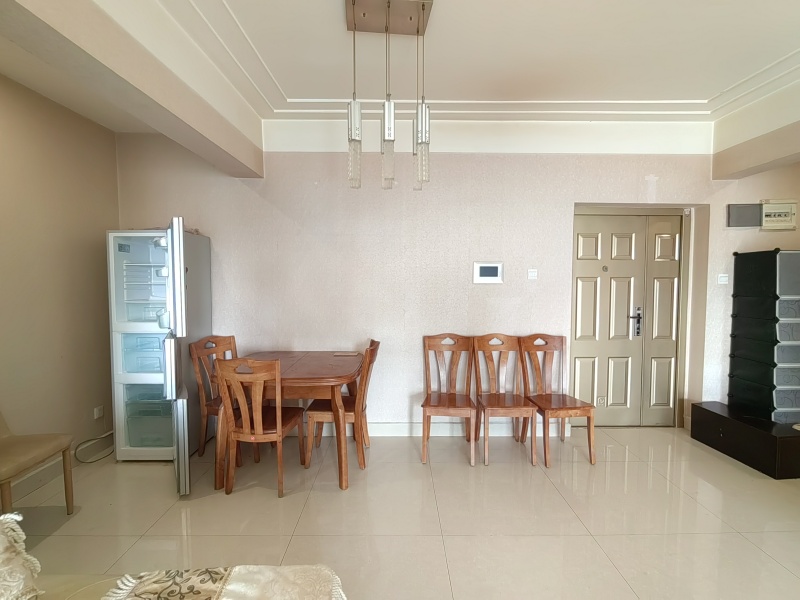 3室1廳1陽(yáng)臺(tái) 濱江俊園一期餐廳