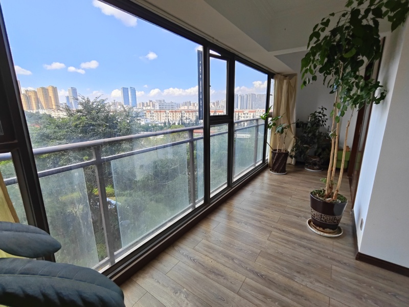 4室2廳 俊發(fā)盛唐城未央郡（二期）陽臺