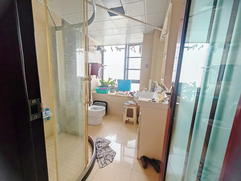 4室2廳1陽臺(tái) 同德昆明廣場(chǎng)A區(qū)衛(wèi)生間