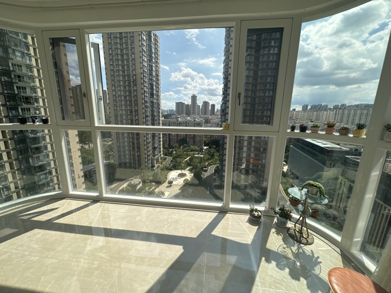 4室2廳1陽臺(tái) 江東境界陽臺(tái)