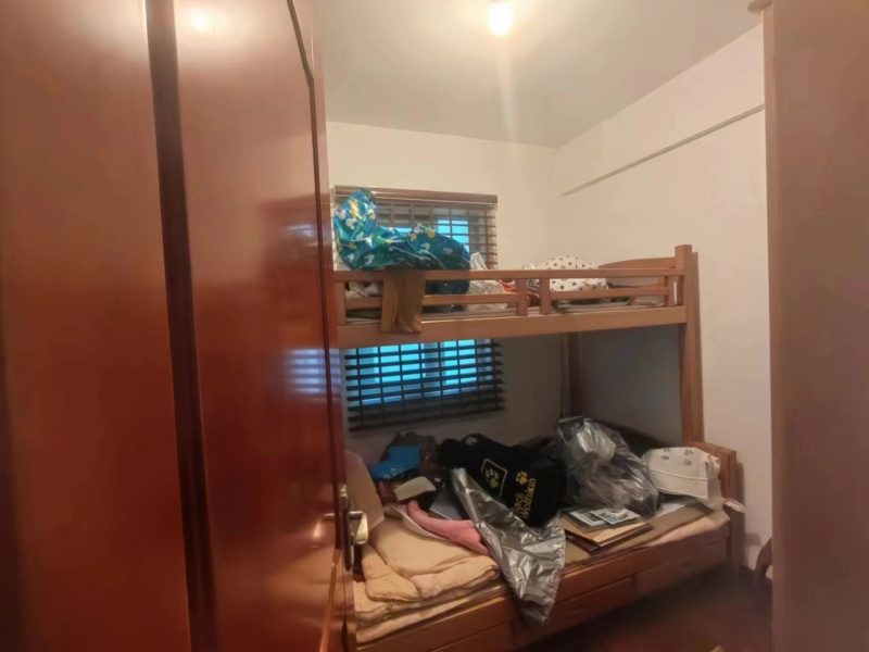 4室2廳2陽(yáng)臺(tái) 金域緹香臥室