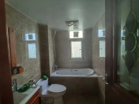 4室2廳2陽(yáng)臺(tái) 金域緹香衛(wèi)生間