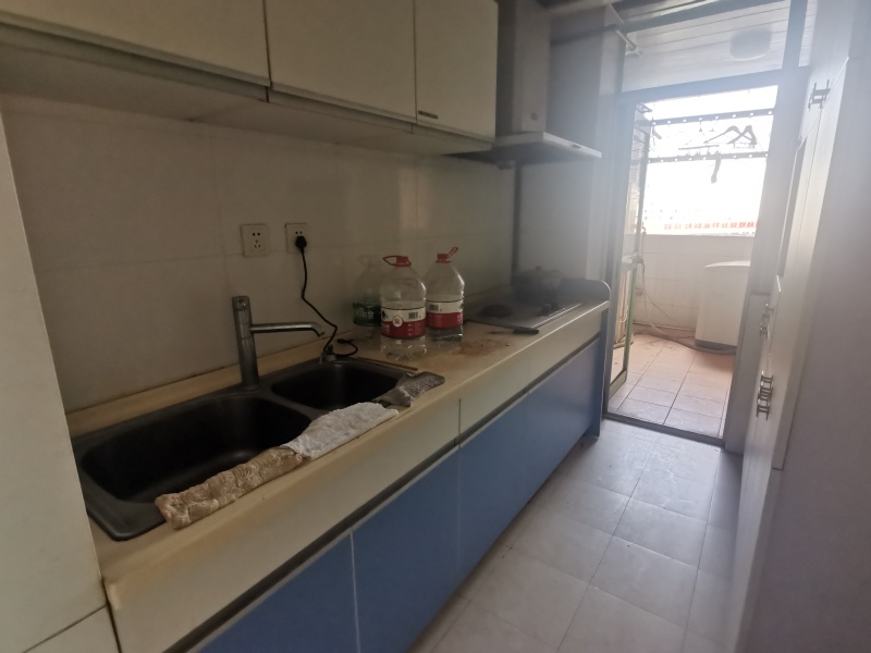 3室2廳1陽(yáng)臺(tái) 翠湖俊園廚房