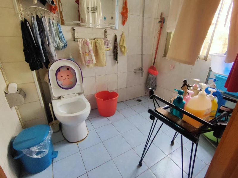 3室2廳 南屏苑衛(wèi)生間