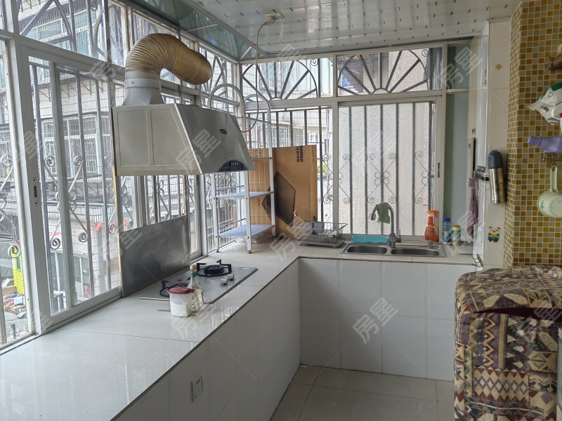 4室2廳1陽臺 螺峰街92號廚房