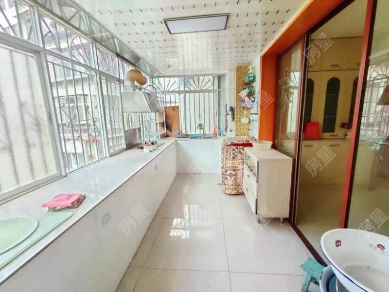 4室2廳1陽臺 螺峰街92號陽臺