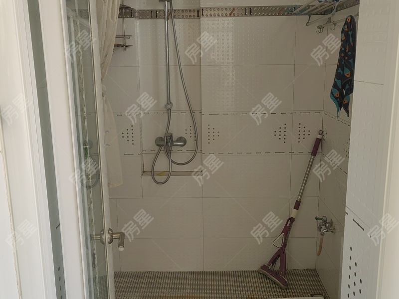 4室2廳1陽臺 螺峰街92號衛(wèi)生間