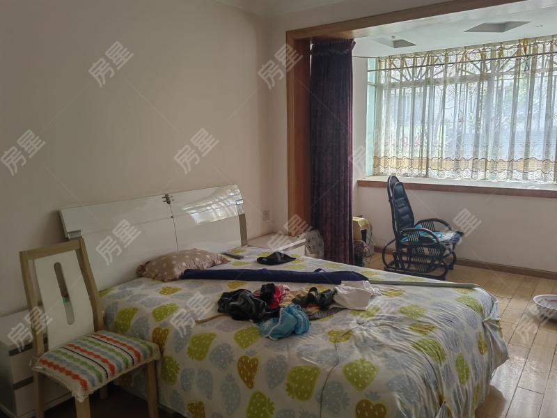 4室2廳1陽臺 螺峰街92號臥室