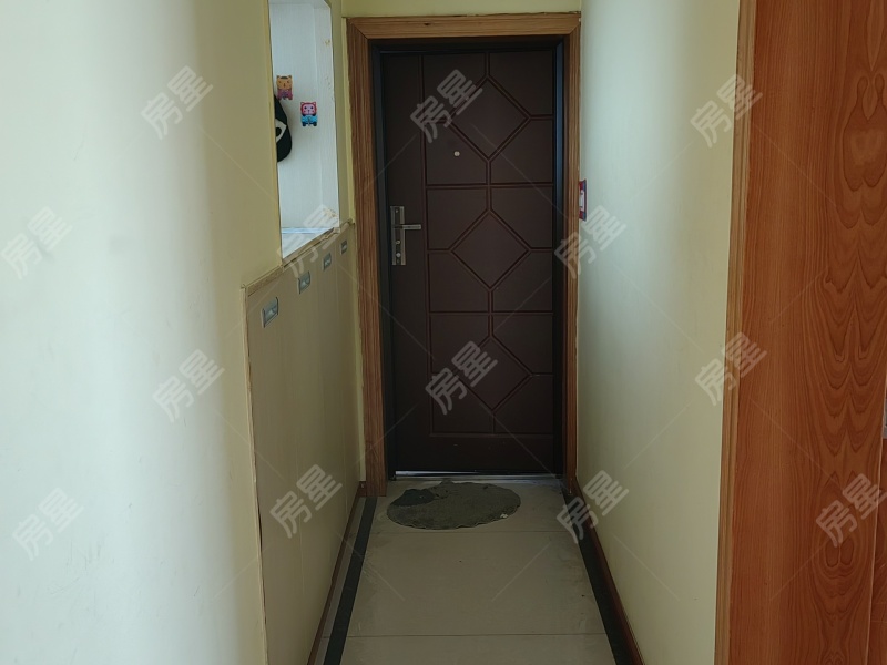 4室2廳1陽臺 螺峰街92號門廳