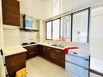 3室2廳2陽(yáng)臺(tái) 溪畔麗景