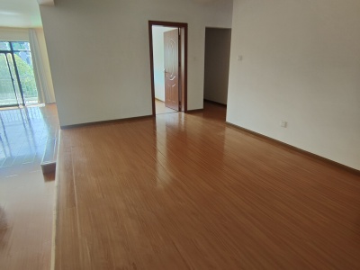 4室2廳2陽(yáng)臺(tái) 百大白龍?zhí)蹲厢对?
     title=