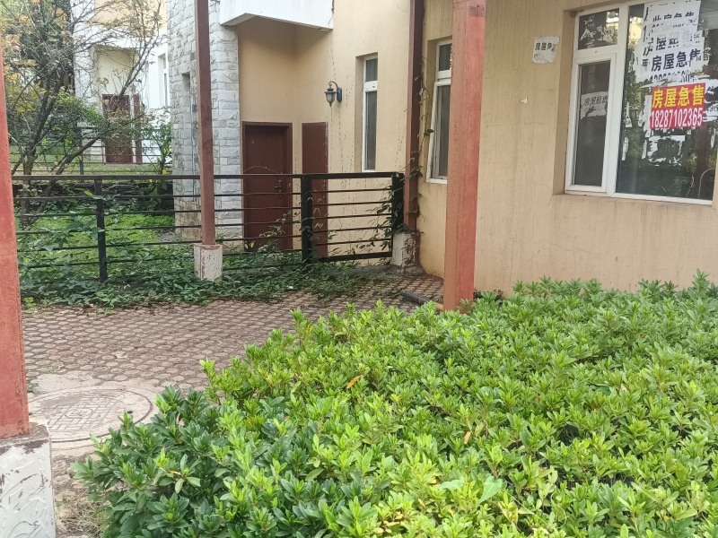 5室2廳4陽臺 世博生態(tài)城依山鄰里別墅臥室