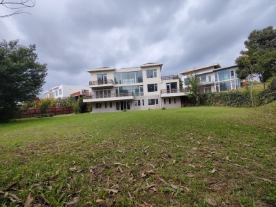 8室3廳4陽臺 世博生態(tài)城依山北鄰里