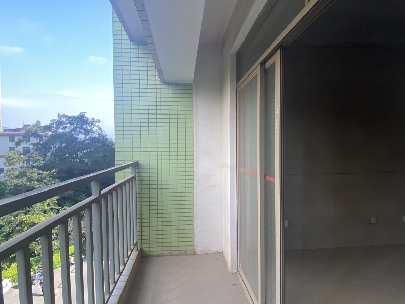 3室2廳2陽(yáng)臺(tái) 天驕北麓北區(qū)陽(yáng)臺(tái)