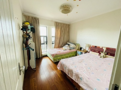 6室3廳2陽(yáng)臺(tái) 萬(wàn)象名城