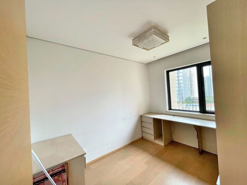 3室2廳2陽(yáng)臺(tái) 濱江俊園萊茵組團(tuán)臥室