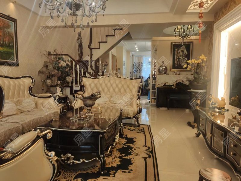 5室2廳2陽臺 金岸春天客廳