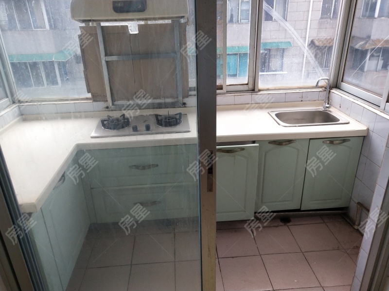 3室2廳2陽臺 怡康溫泉新村A區(qū)廚房