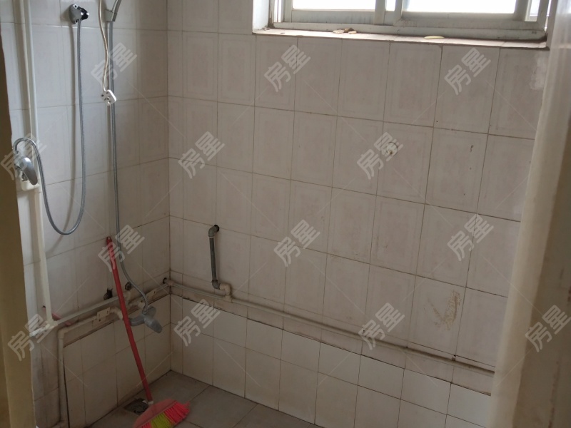 3室2廳2陽臺 怡康溫泉新村A區(qū)衛(wèi)生間