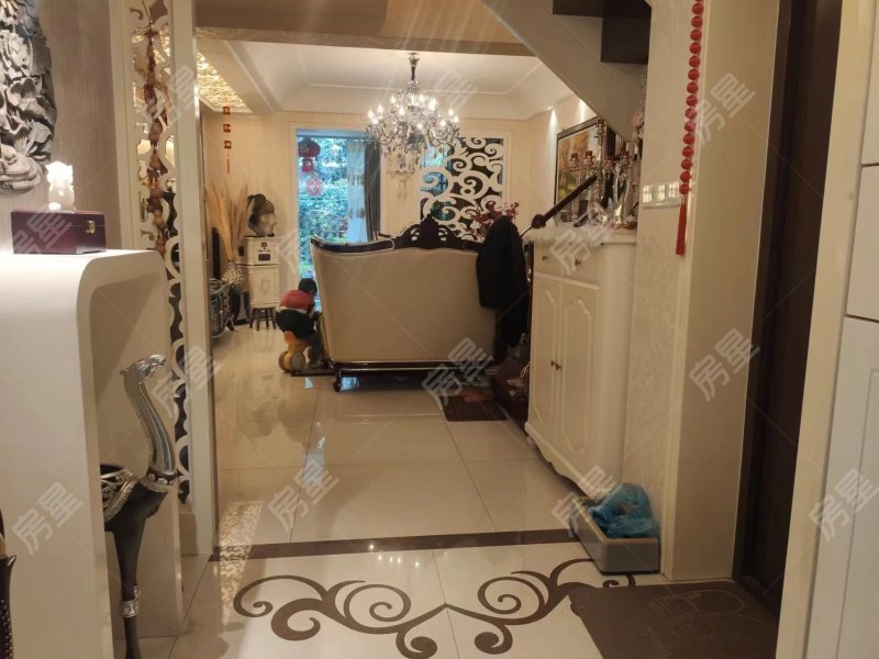 5室2廳2陽臺 金岸春天門廳