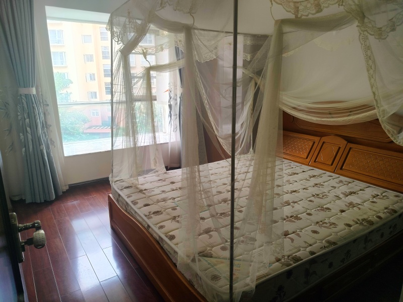 4室2廳2陽(yáng)臺(tái) 玫瑰灣小區(qū)臥室