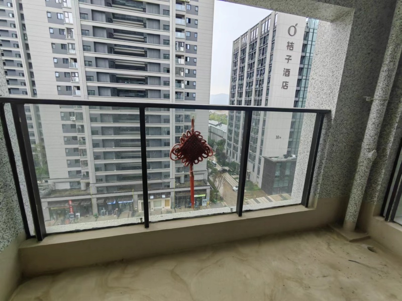 3室2廳1陽臺(tái) 昆明融創(chuàng)文旅城歸?；▓@北區(qū)陽臺(tái)