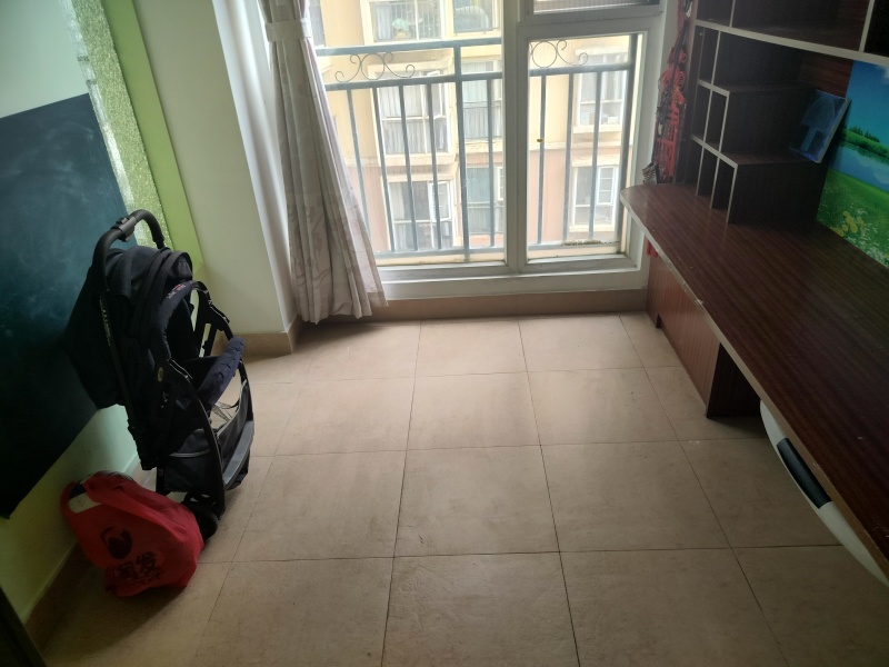 4室2廳2陽(yáng)臺(tái) 玫瑰灣小區(qū)臥室