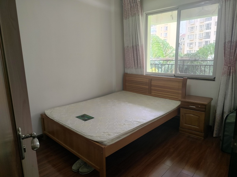 4室2廳2陽(yáng)臺(tái) 玫瑰灣小區(qū)臥室