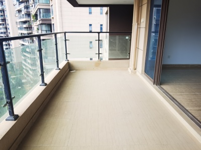 6室2廳2陽(yáng)臺(tái) 碧桂園KCC云南映象