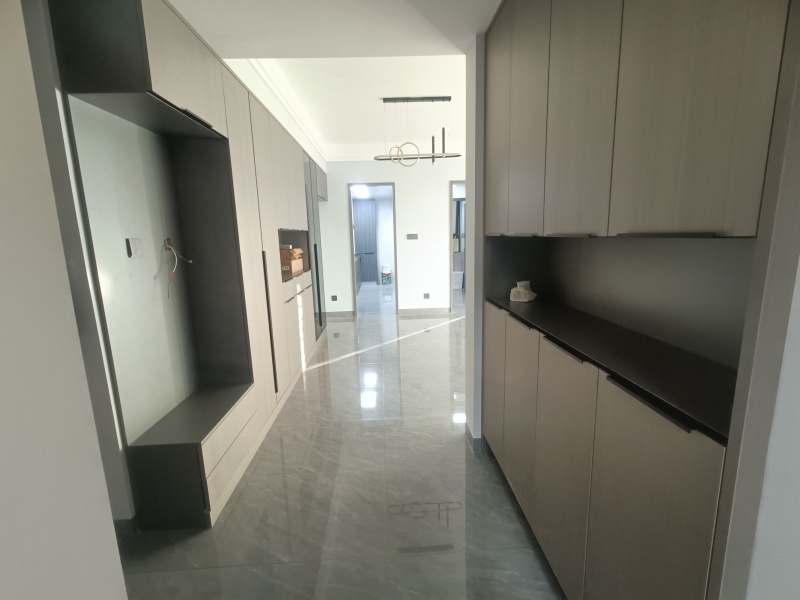 3室2廳2陽臺 融城昆明湖湖珀門廳