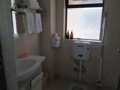 4室2廳2陽(yáng)臺(tái) 西南海一期