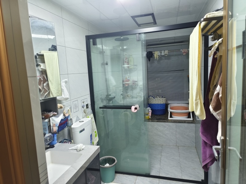 3室2廳2陽(yáng)臺(tái) 招商雍和府一期衛(wèi)生間