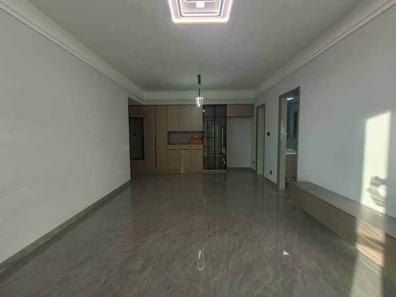 3室2廳2陽臺 融城昆明湖湖珀餐廳